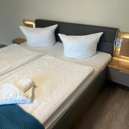 酒店 Pommerscher Hof 奥斯特西巴德钦诺维茨