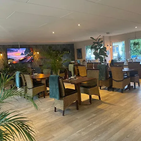 酒店 Pommerscher Hof 奥斯特西巴德钦诺维茨