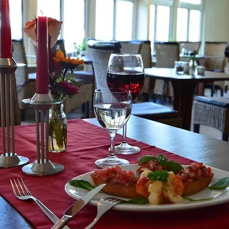 Pommerscher Hof 酒店 奥斯特西巴德钦诺维茨