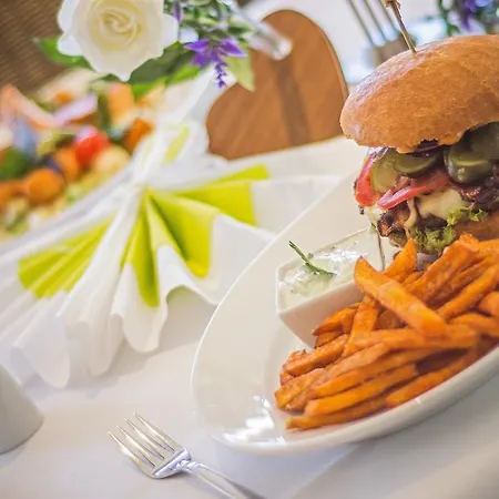 酒店 Pommerscher Hof 3*